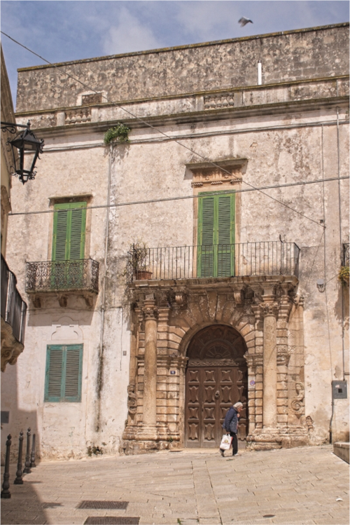 Main image Crossing the Square